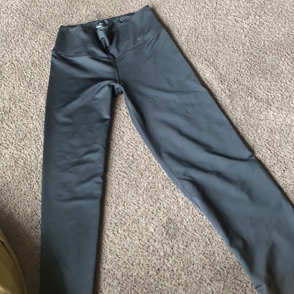 Cleaning up closet clothes for cheap 5$ each - Picture 7 of 8